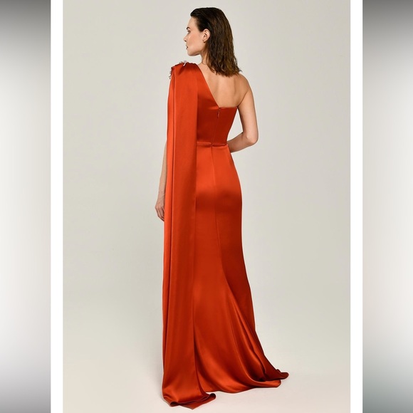 Alfabeta Gown One-Shoulder Embellished Cape Size 0/2 NWOT - Picture 4 of 4